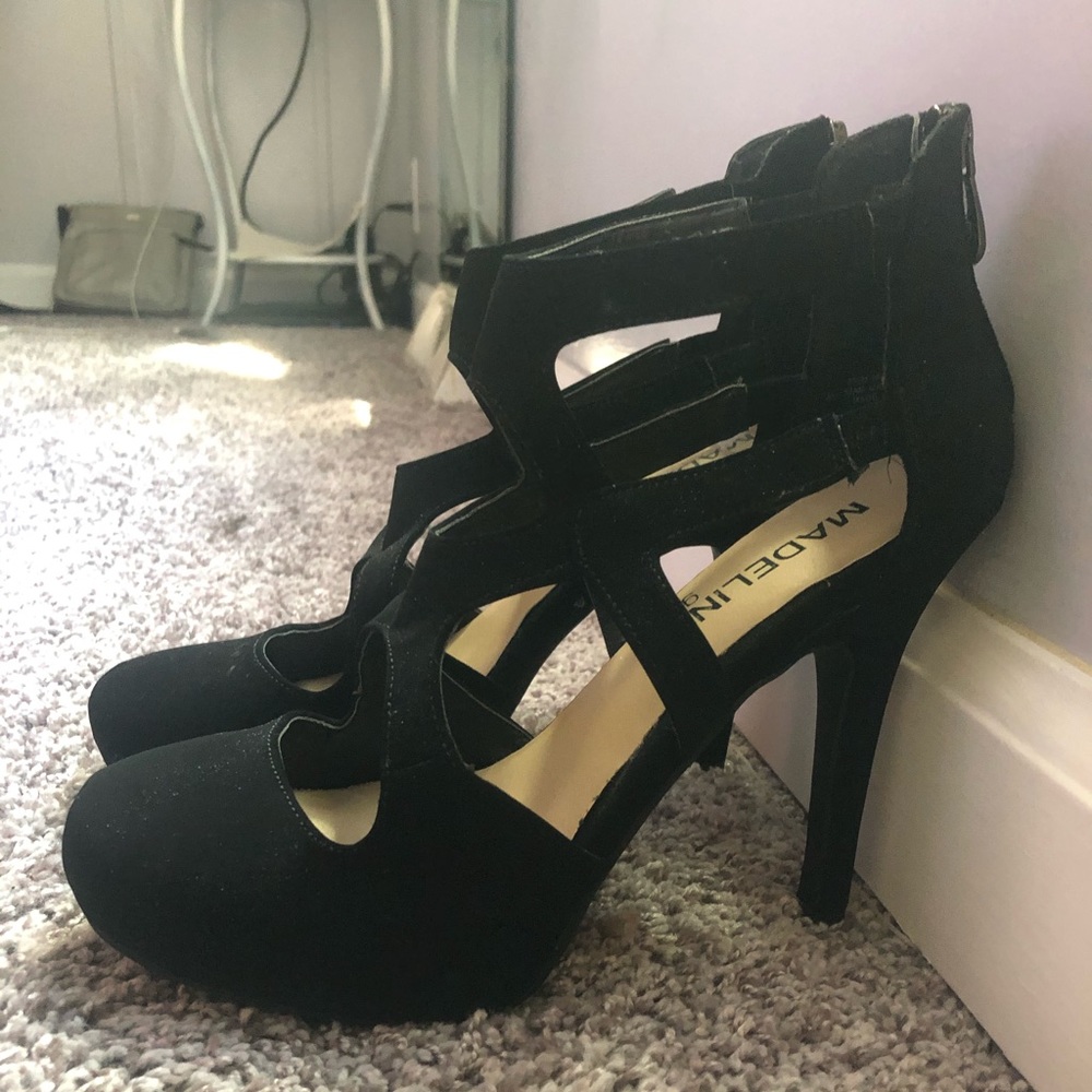 BLACK HEELS